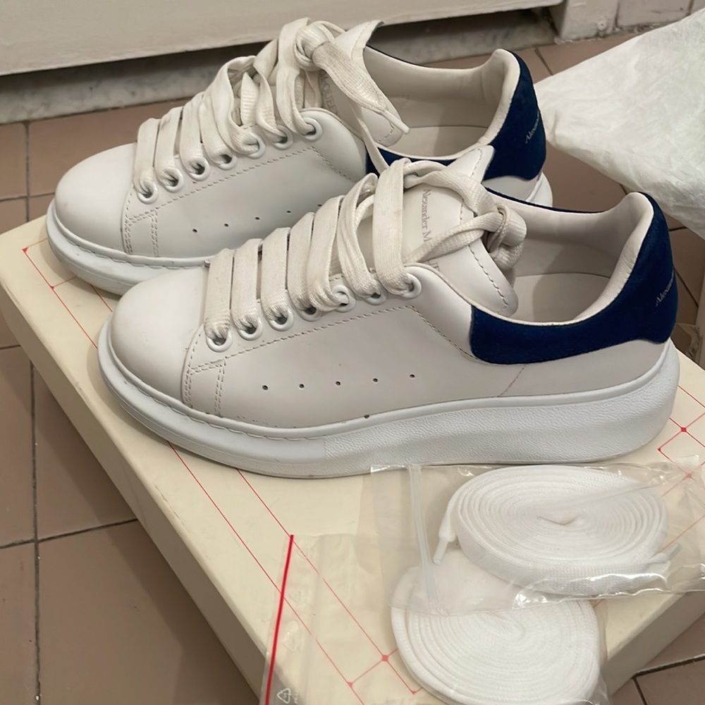 Alexander McQueen White/Paris Blu Size 6.5/36+
